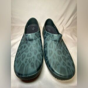 Women's Crocs Neria Pro II Graphic Work Clogs with a leopard print size 6